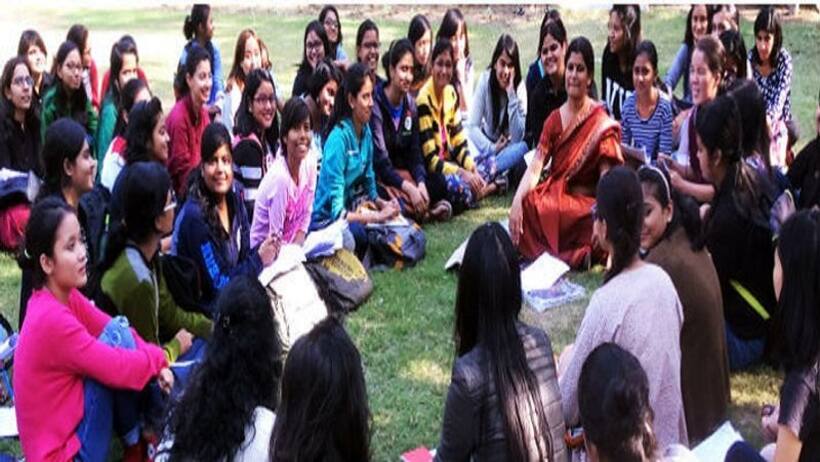 सर्वे रिपोर्ट: उच्च शिक्षा में लड़कियों की भागीदारी बढ़ी