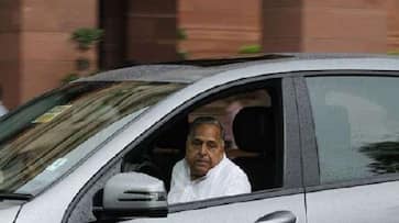 Yogi government's big decision regarding Mulayam Singh, favorite car will not be able to travel 'Netaji'