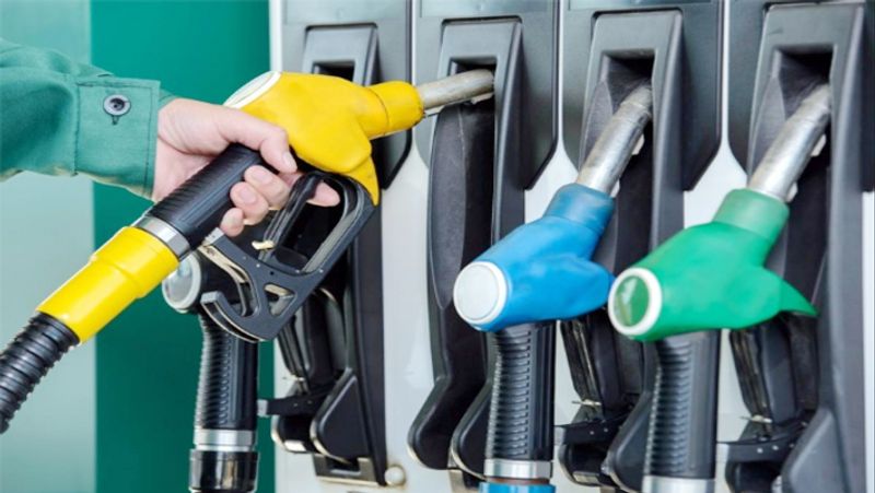 crude oil slumps another 5 percent No rate cut for 13 days in petrol and diesel