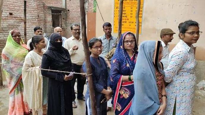 शांतिपूर्ण सम्पन्न हुआ हमीरपुर विधानसभा उपचुनाव, पड़े 51 प्रतिशत मतदान