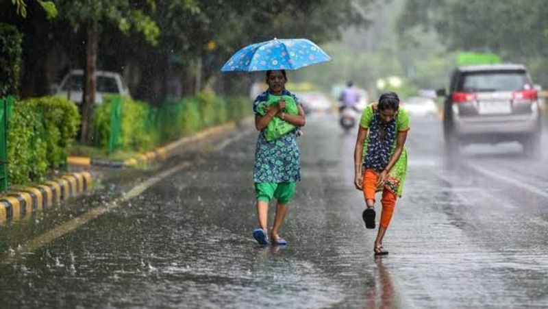 Woman Dies From Lightning Strike In vijayapura snr