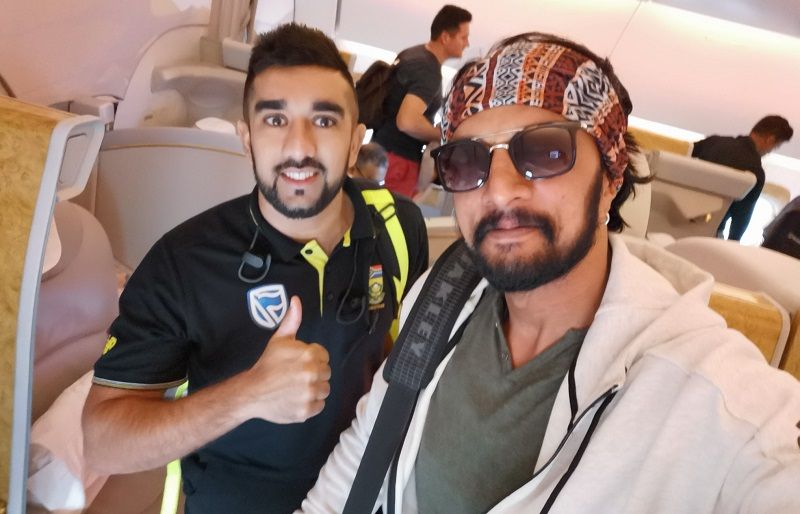 Kichcha sudeep clicked photo with south africa cricket team while flying to dubai