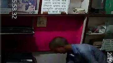 Live CCTV footage of theft in gorakhpur shop