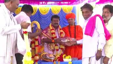 Dalit MP who was stopped from entering village in Tumakuru welcomed with open arms
