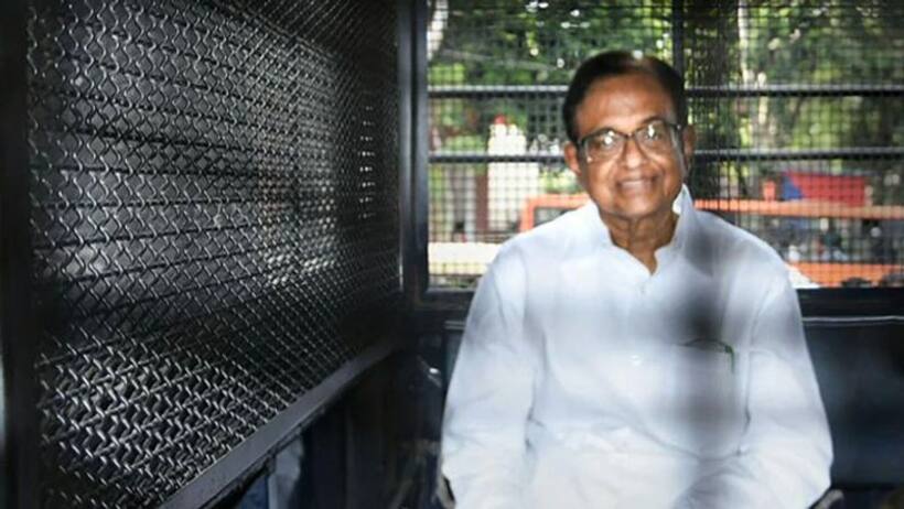 जेल के खाने से उकता गए हैं चिदंबरम, घर का खाना खाने की मांगी इजाजत