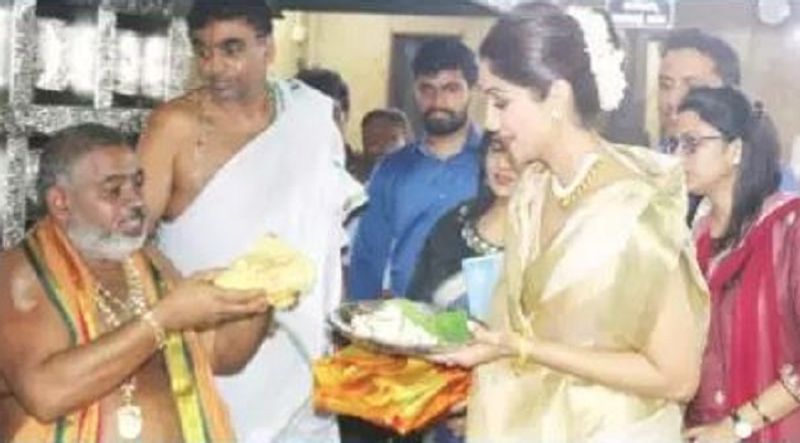 Bollywood actress Shilpa Shetty asks for Jasmine in mangalore