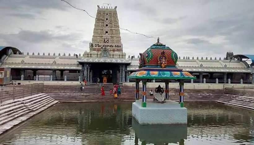 కాణిపాకం : భక్తులకు ఊరట... పంచామృతాభిషేకం ధర పెంపుపై వెనక్కి తగ్గిన పాలక మండలి