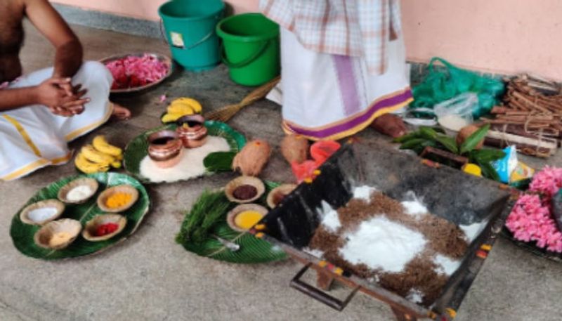 an organisation in  karnataka conducted pooja to eradicate feminists