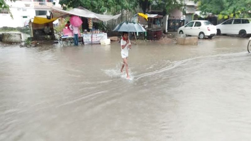 Heavy Rain in Byadagi Taluk: Rain water came to Houses