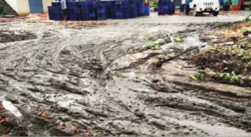 Heavy rain hits in chikkaballapur water flows on roads