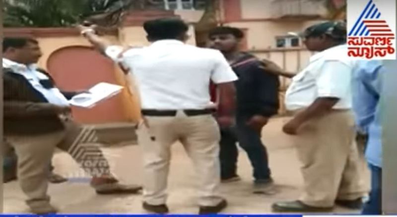 Traffic police assault rider for asking receipt in chikkamagaluru