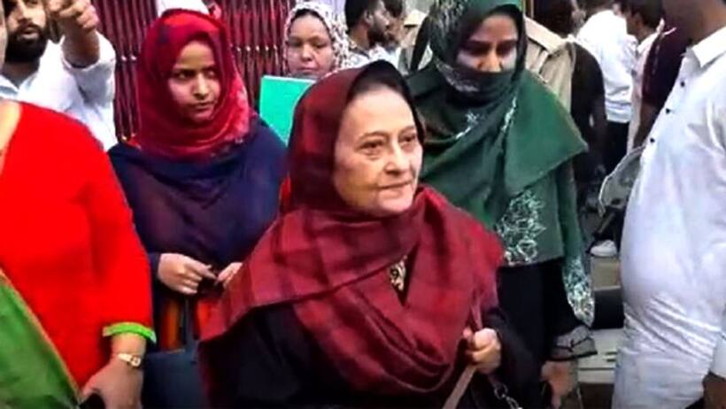 उपचुनाव जीतते ही बढ़ गई हैं आजम खान की पत्नी की मुश्किलें