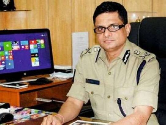 Rajiv Kumar surrenders in court in Saradha scam, escapes from jail