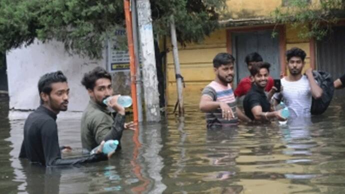 ये कैसा कहर:  एक बच्चे ने नम आंखों से कहा अंकल, प्लीज! खाना न सही, पानी तो पिला दीजिए...