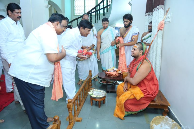 navaratri celebrations in MP captain laxmikantha rao house in hanamkonda