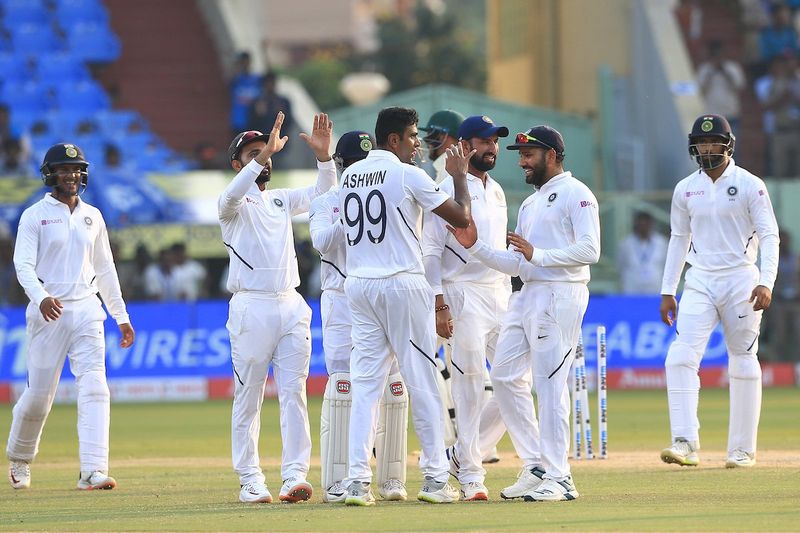 Team India restrict south Africa by  39 runs on day 2 in vizag test