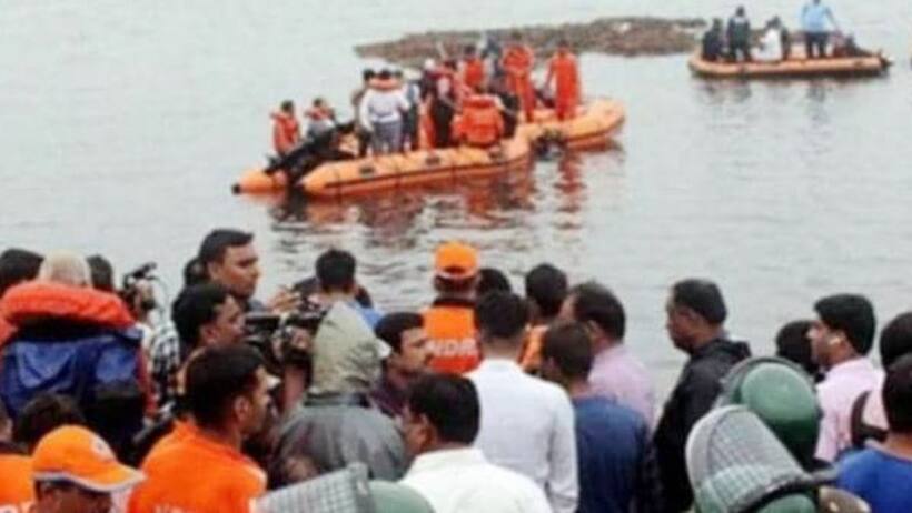 बिहार में महानंदा नदी में पलटी नाव, 7 लोगों की मौत  50 लापता