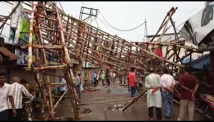 মাত্র ১০ মিনিটের খেল, ঝড়ের তাণ্ডবে হুড়মুড়িয়ে ভেঙে পড়ল পুজো প্যান্ডেল