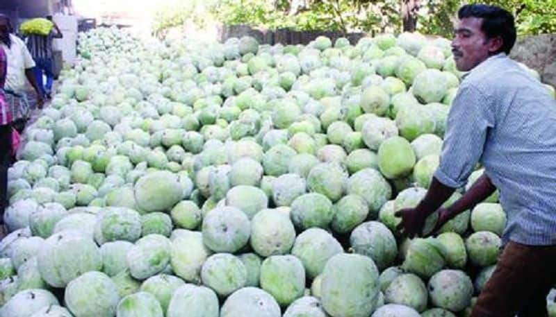 Flowers vegetables price go up on vijayadashami in Kolar