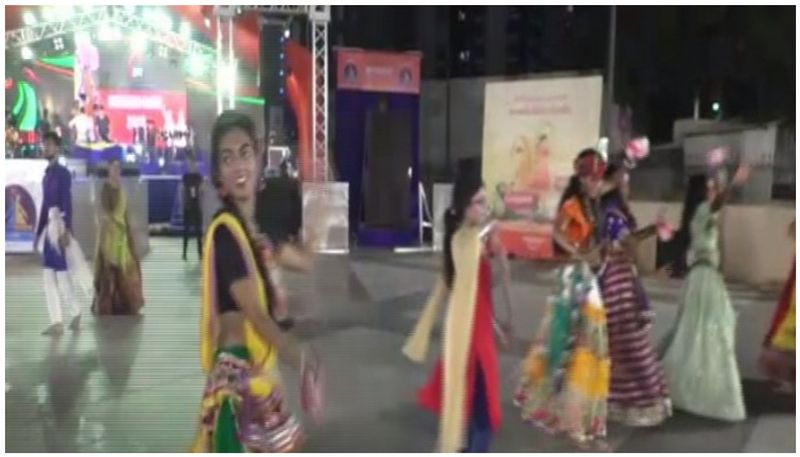 garba dance with sanitary napkins