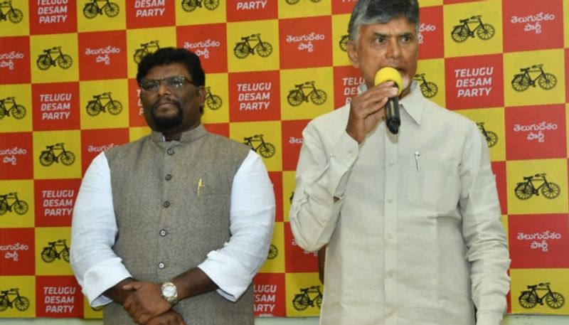 peesapadu villagers meet tdp chief chandrababu naidu