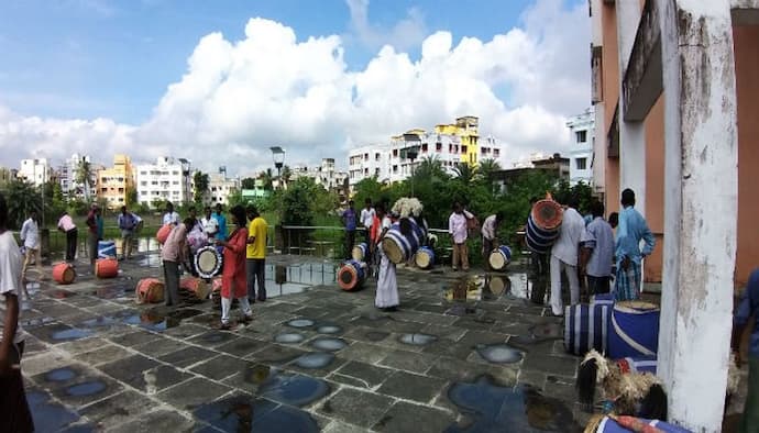 মমতার সামনে শতাধিক ঢাকের বাদ্যি, মঞ্চ মাতাতে তৈরি দুর্গা কার্নিভাল