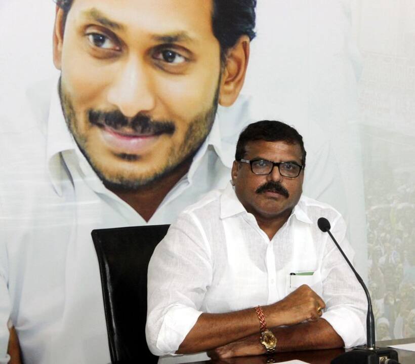 చంద్రబాబు యుగపురుషుడిలా ఫీల్ అవుతున్నారు .. ఆ అక్రమాలు ఈనాడుకు కనిపించవా : బొత్స సత్యనారాయణ