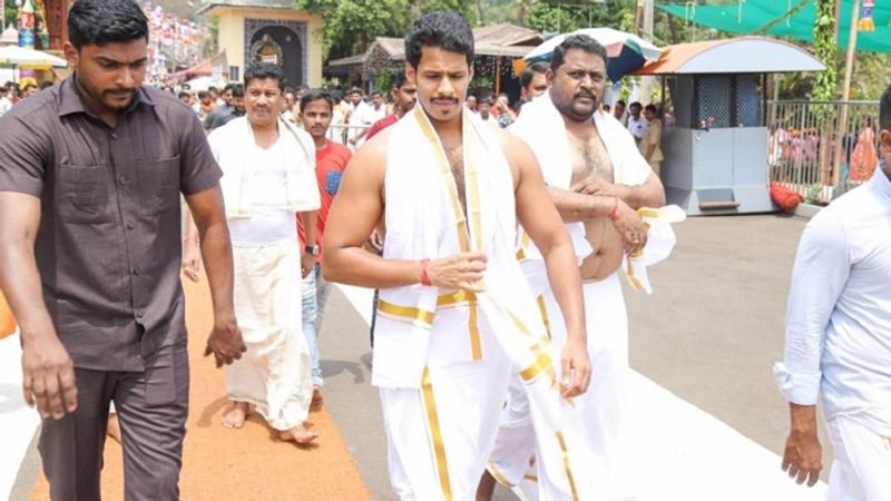 nikhil kumaraswamy offers pooja at Kukke Shri Subrahmanya Temple