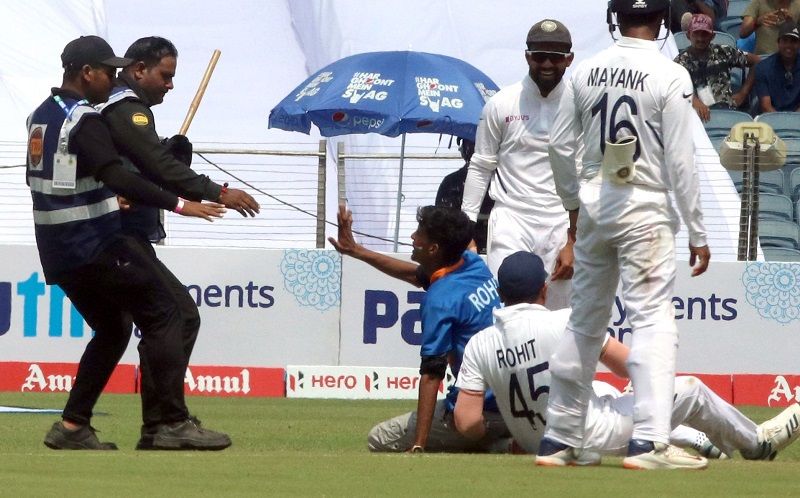 INDvSA fan invaded the Pune pitch and ran towards Rohit Sharma