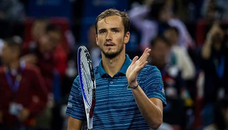 French Open 2022 Iga Swiatek Daniil Medvedev through to Roland Garros last 16 kvn