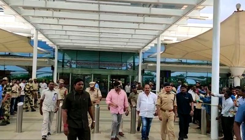 chiranjeevi arrives to vijayawada to meet cm ys jagan