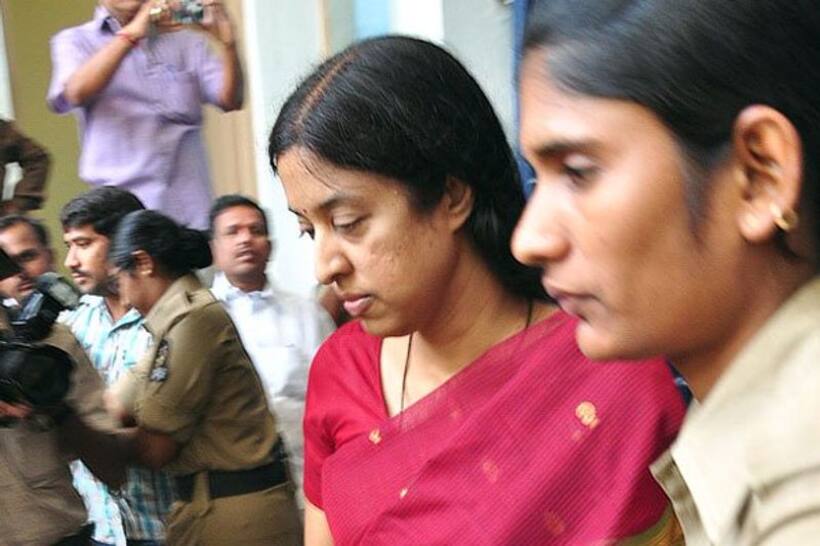 పట్టు వీడని శ్రీలక్ష్మి: తెలంగాణ నుంచి ఆంధ్రప్రదేశ్ కు బదిలీ