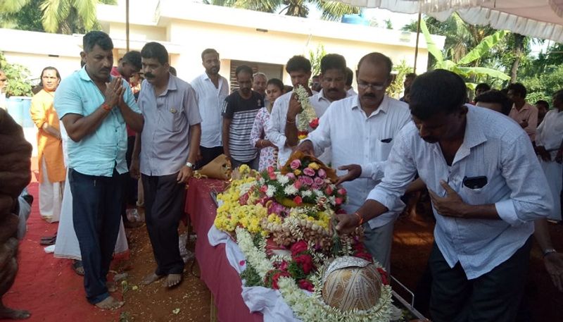 saxophone maestro Kadri Gopalnath last rites Held In Bantwal