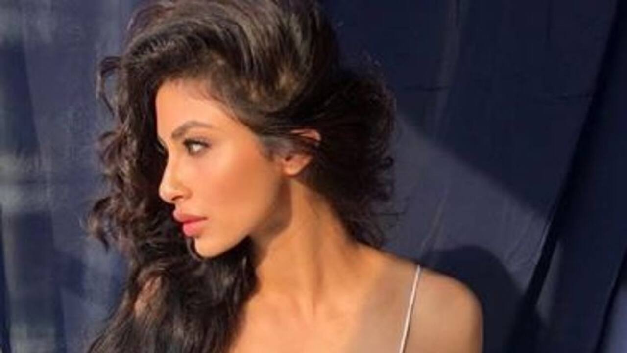 नागिन मौनी रॉय के इस अंदाज को देखकर आप भी हो जाएंगे फिदा