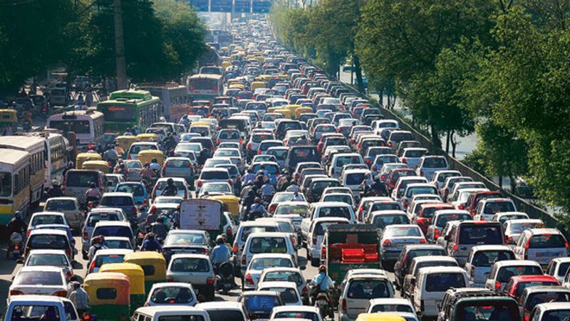 heavy rain fall leads to traffic jam in Hyderabad lns