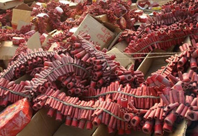 virudhunagar collector permits running crackers factory after april 20