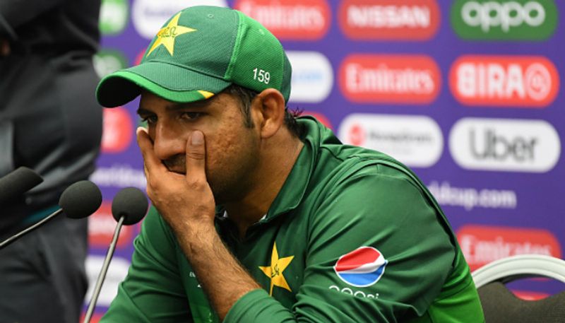 Pakistan Sarfaraz Ahmed stripped off captaincy in Tests and T20Is