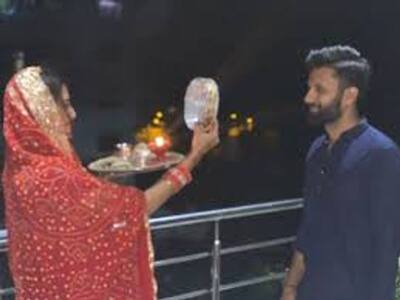तस्वीरों में दिखें कैसे श्रद्धा से हिंदू त्योहारों को मना रही हैं नुसरत,  राखी, दुर्गा पूजा के बाद मनाया करवा चौथ तो कट्टरपंथियों को मिर्ची लगेगी ही