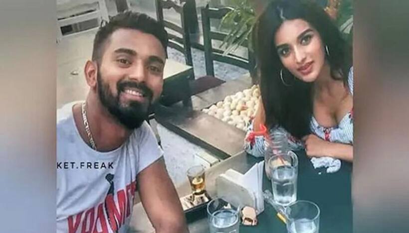 క్రికెటర్ తో డేటింగ్.. నిధి అగర్వాల్ ఏమంటుందంటే..?