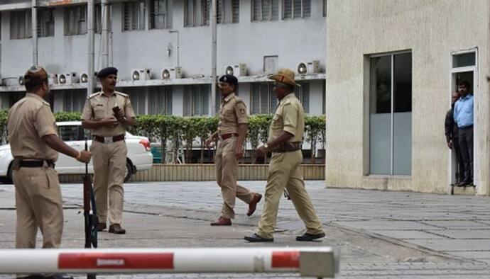 কয়েক কোটি টাকার উপরে বসে 'বিষ্ণু-র দশম অবতার', আয়কর হানায় চক্ষু চড়কগাছ