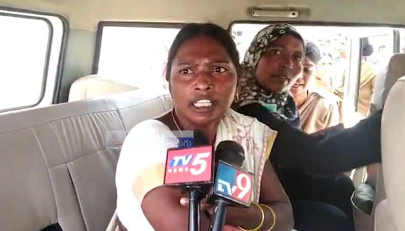 RTC Strike: telangana bandh.... Lady conductors arrested at karimnagar