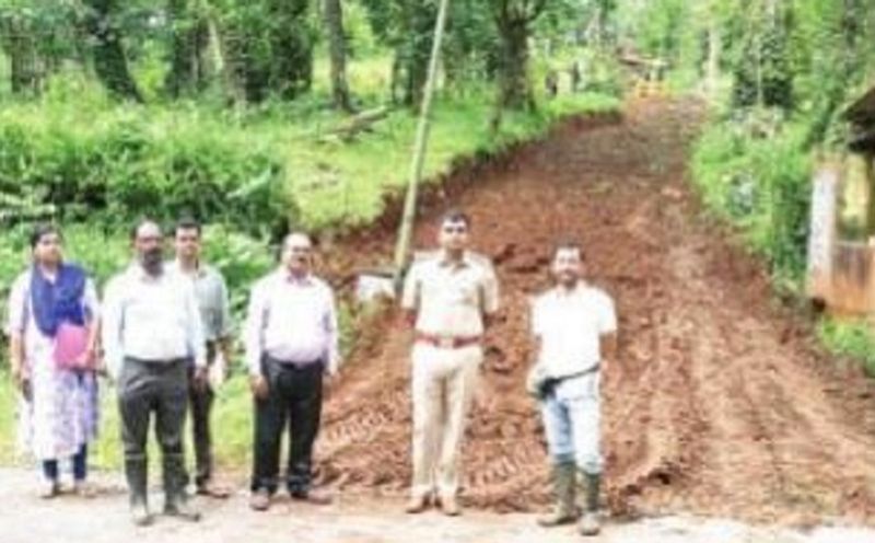 Tahasildar clears encroachment land prepare public road