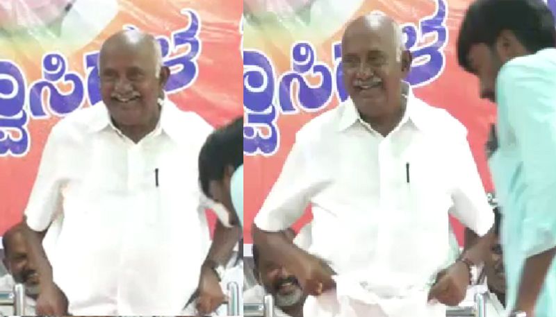 Disqualified MLA H Vishwanath trousers fall down while giving speech at Mysore