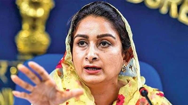 indian minister harsimrat kaur criticized pakistan prime minister imran khan also shame to pakistan