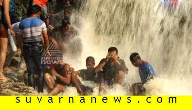 Jaramadagu Falls water falls in chikkballapur attracts tourists