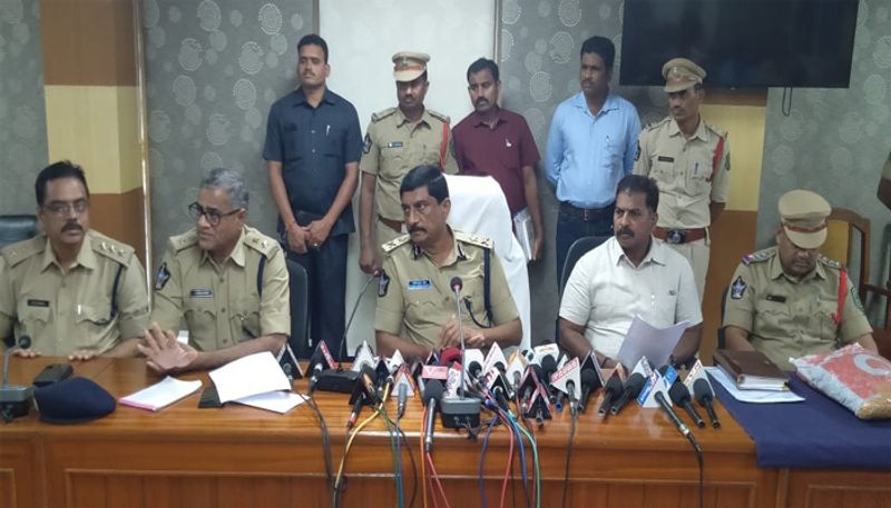 Drugs Selling Gang Arrested In vishakapatnam