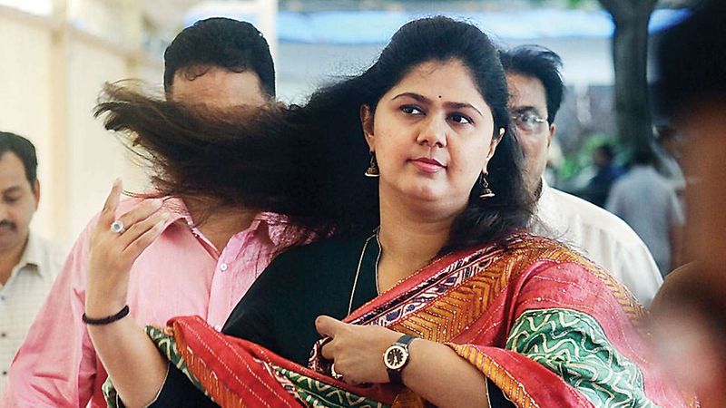 all eyes set on the pankaja munde's decision about her political future