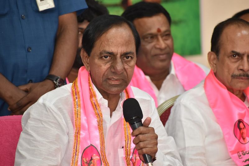 telangana cm kcr serious comments on rtc strike