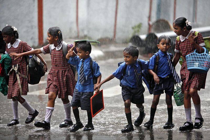 A holiday has been declared for schools in the Nilgiris district due to heavy rains KAK