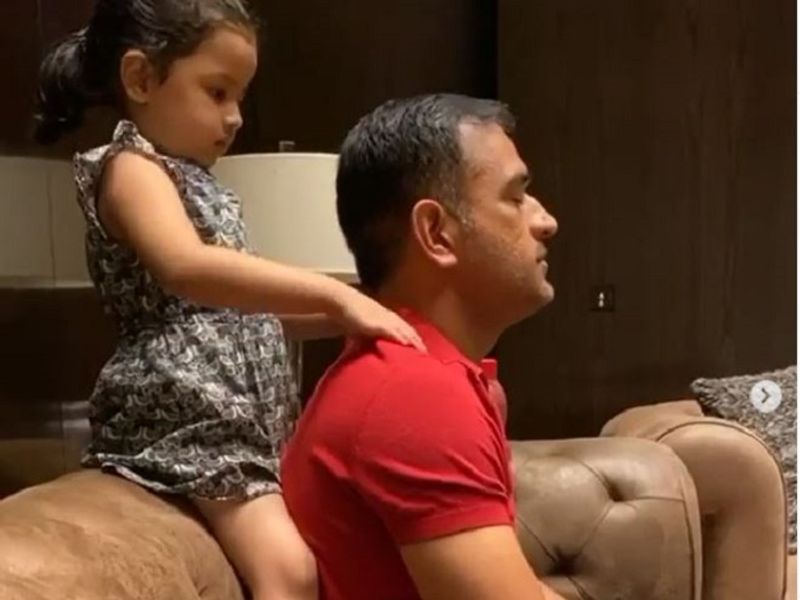 Ziva shoulder massage to father MS Dhoni video viral on social media